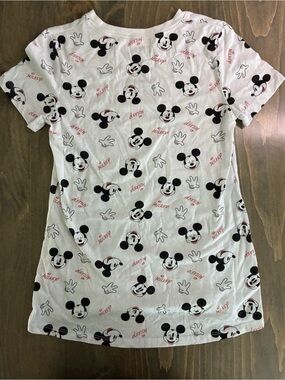 Disney Mickey Mouse White and Black Graphic Tee women’s XS Disney